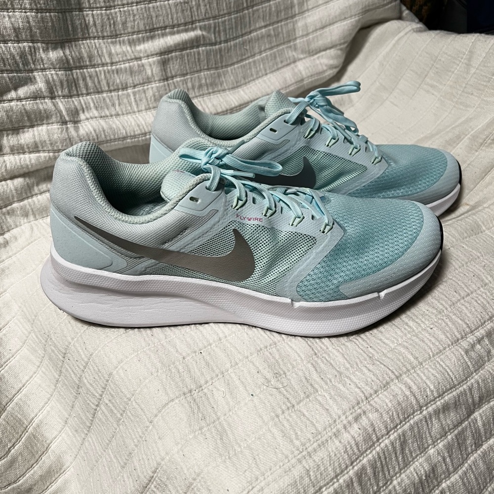 Nike Women's Run Swift 3 Blue, Silver, green, White Size 11